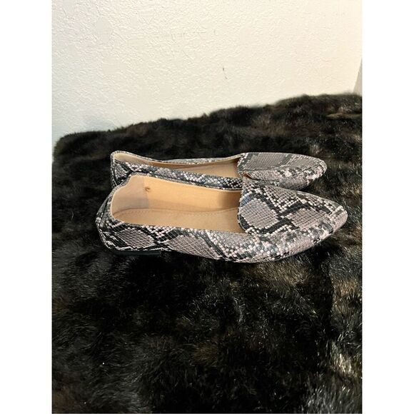 Old Navy Shoes Womens 10 Snake Print Casual Slip On Pointed Loafer Flats Gray - Picture 1 of 6